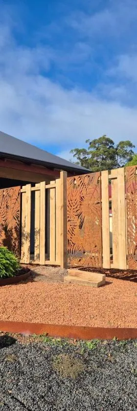 Pemberton Japanese Garden Studio 2025 Winner Travellers Award，位于彭伯顿的酒店