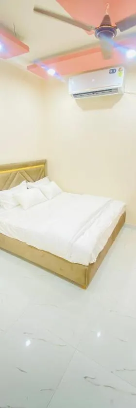 Modest Rooms By Libra，位于Khizrābād的酒店