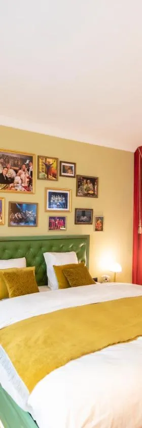 Theater Hotel，位于德帕内的酒店