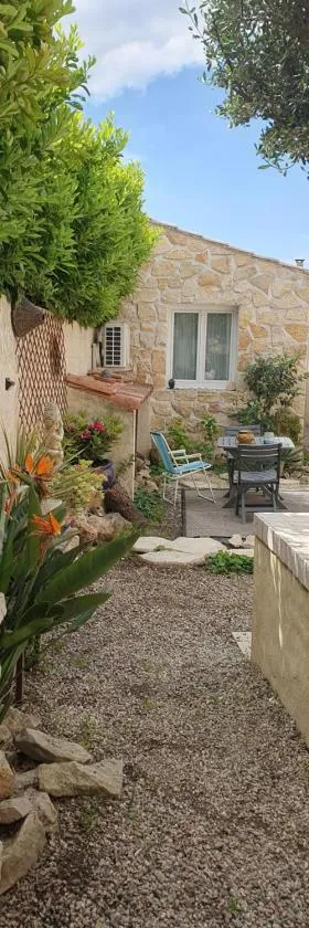 Le jardin secret，位于Uchaud的酒店