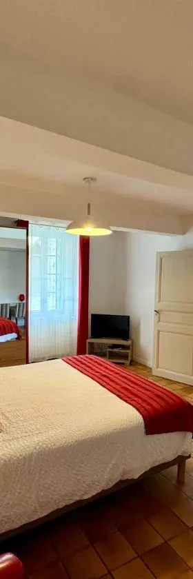 Studio au Coeur du Village avec terrasse et parking proche de Pamiers，位于Verniolle的酒店