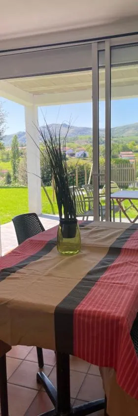 Appartement vue montagne, Espelette，位于埃斯珀莱特的酒店