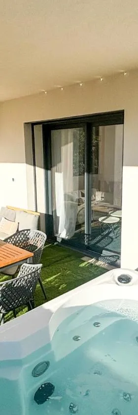 Appartement 50m2 spa privé，位于圣艾格夫的酒店