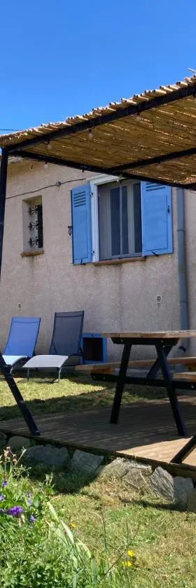 Gîte chez Arthur，位于Vezzani的酒店