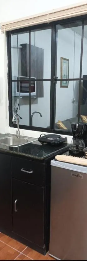 Cuarto estudio HERSOR，位于圣萨尔瓦多的酒店