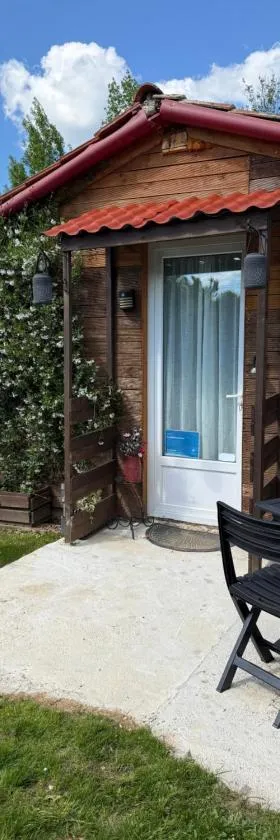 Chalet de campagne en Dordogne avec piscine，位于Saint Agne的酒店