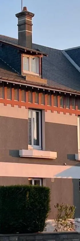 Logis Hôtel Le Saint Florent，位于蒙特普利斯尚伯德的酒店