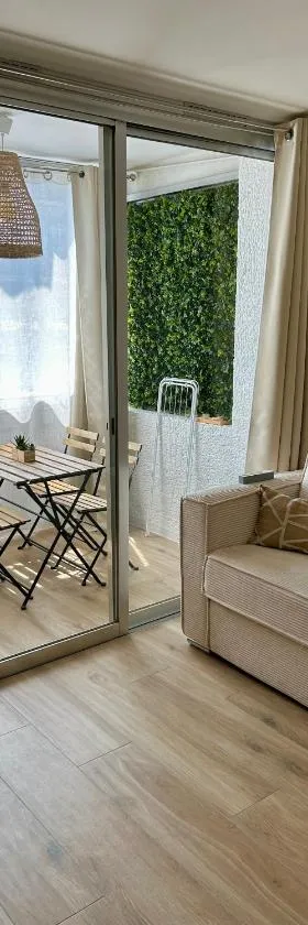 Azur & Chill - à proximité Mer Train Bus Aéroport，位于圣罗兰度瓦的酒店