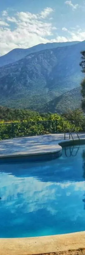 ARES Ecoresort，位于Camarasa的酒店
