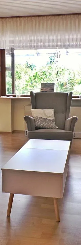 Ferienhaus am Knoten T12 Küche, Grill, Terrasse, Haustier Willkommen ww-knoten Reihenhaus，位于Greifenstein的酒店