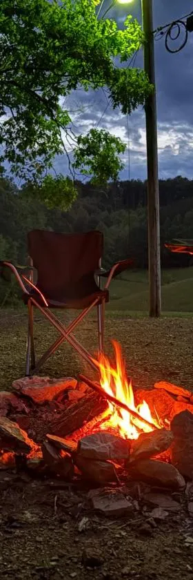 Newly Listed-Private 25-Acre Escape Near Red River Gorge，位于Beattyville的酒店