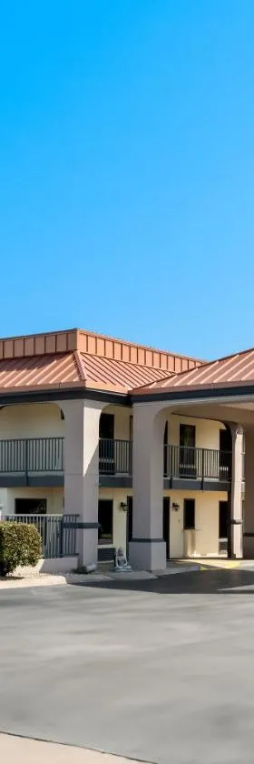 Quality Inn & Suites，位于Dumas的酒店