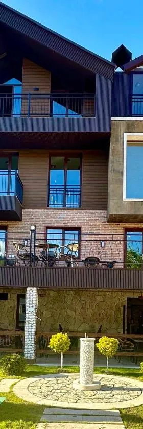 Escapes Boutique Hotel & Restaurant，位于迪利然的酒店