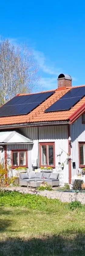 Charmigt äldre hus, laddbox 22 kw, 5 bil-minuter till bad，位于斯特伦斯塔德的酒店