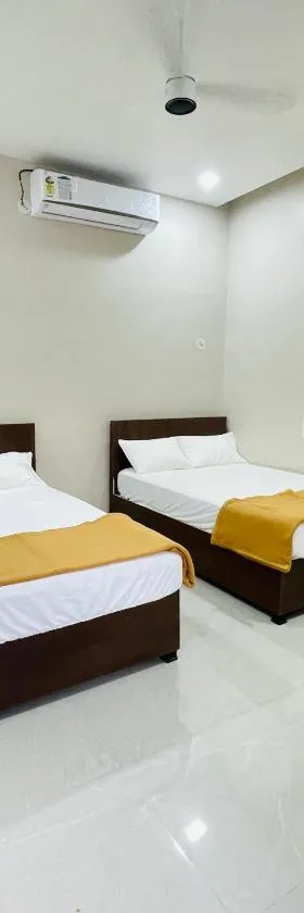 Maheshwari Bhakt Niwas And Homestay，位于Tuljapur的酒店