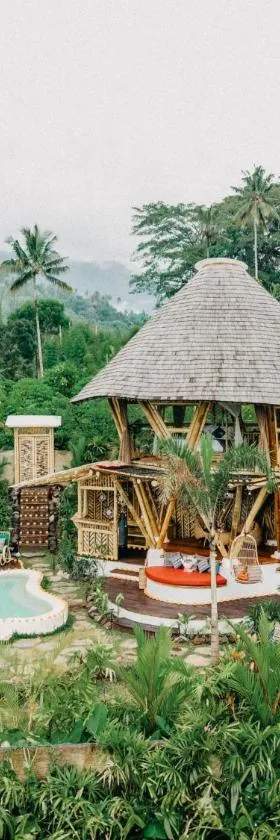 Magic Hills Bali - Magical Eco-Luxury Lodge，位于Selat的酒店