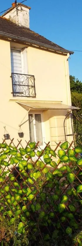 maison gite 6 pièces tourisme，位于Loyat的酒店