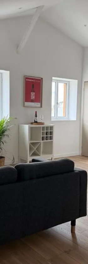 ô Vignes & Bastides " L'échappée Lapébie ", appartement cosy，位于Sauveterre-de-Guyenne的酒店