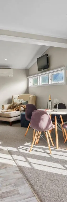 Spacious country guest house，位于Te Kowhai的酒店