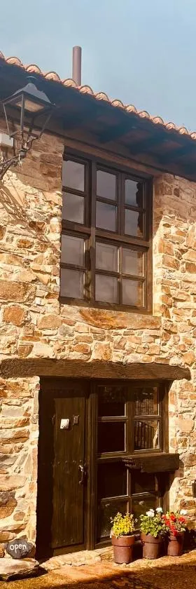 The Pilgrim Stone - Vegan B&B，位于拉瓦纳尔德尔卡米诺的酒店
