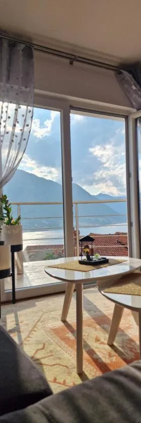 Victor Kotor Sea view，位于多布罗塔的酒店