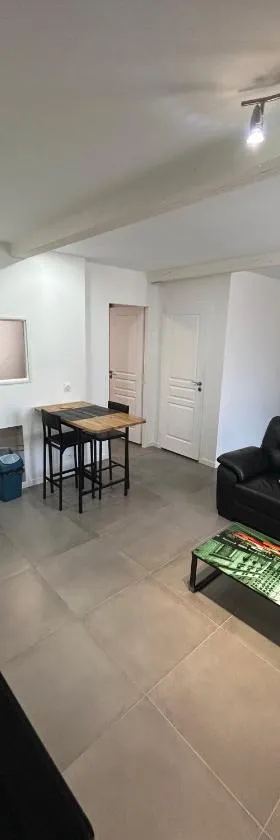 Appartement entre Saint-Malo, Dinard, Dinan et Dol，位于Miniac-Morvan的酒店