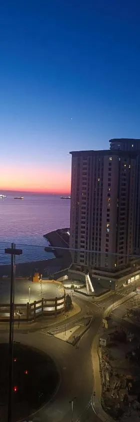 E1 Studios, Sea & Beach Views, High Floor，位于直布罗陀的酒店