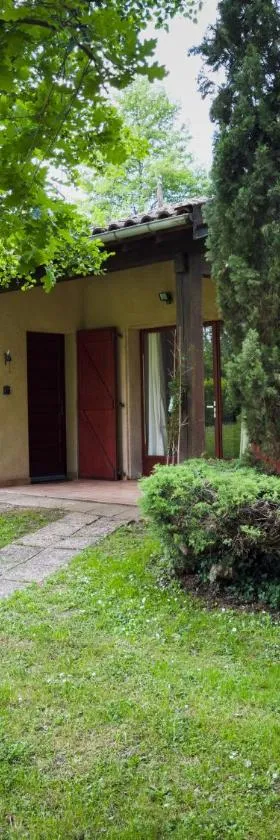 Petite maison dans grand parc，位于Rieux-de-Pelleport的酒店