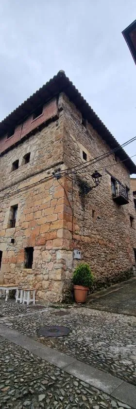 Hotel Rural TORRE DE LOS TEMPLARIOS，位于Herrán的酒店