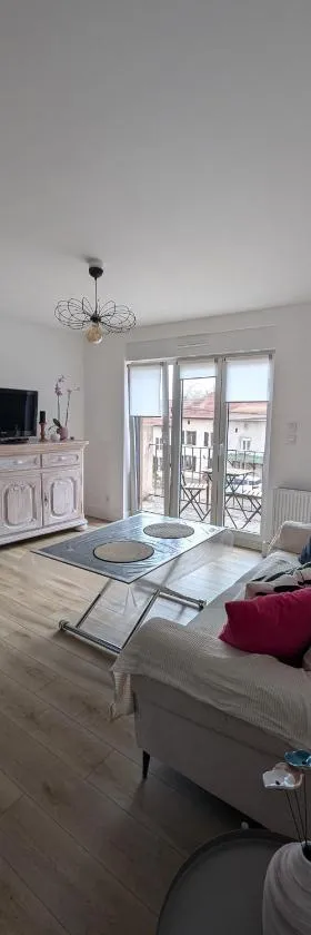 Appartement doux et lumineux，位于Adelange的酒店