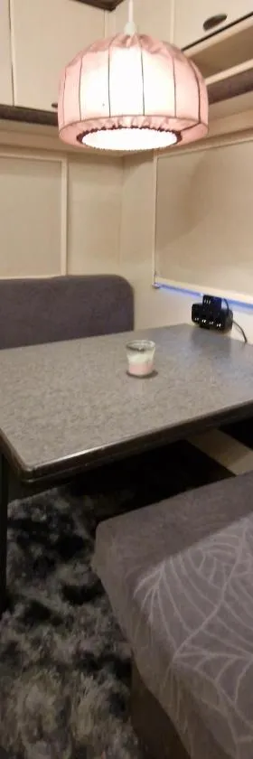 Full Service Caravan，位于阿尔贝特斯隆的酒店