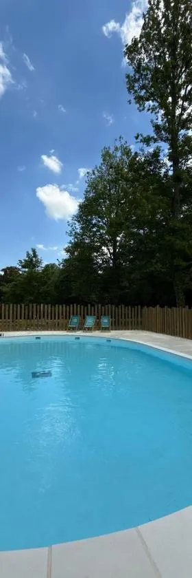 Camping Etang de la Vallée，位于孔布勒的酒店