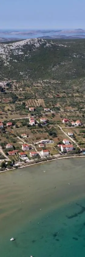 Apartmani Chiara，位于Mrljane的酒店