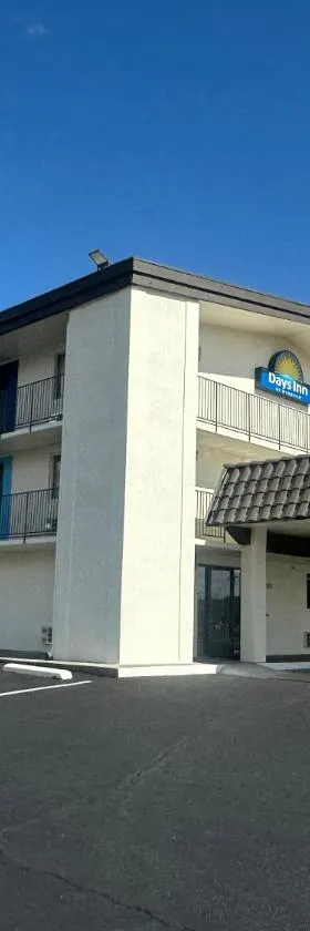 Days Inn by Wyndham Farmington NM，位于法明顿的酒店