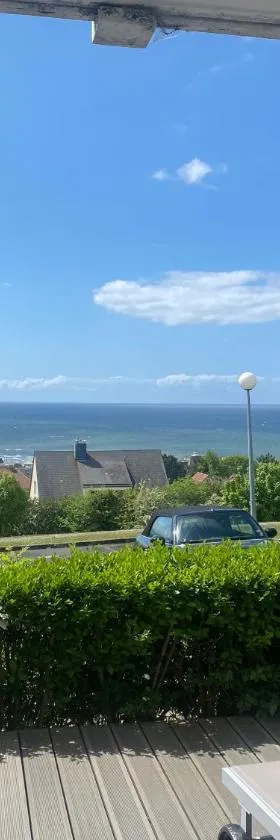 Superbe vue mer panoramique F3，位于滨海布隆维尔的酒店