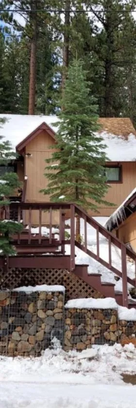 Cabin Close To Hiking Trails And Ski Resorts，位于南太浩湖的酒店