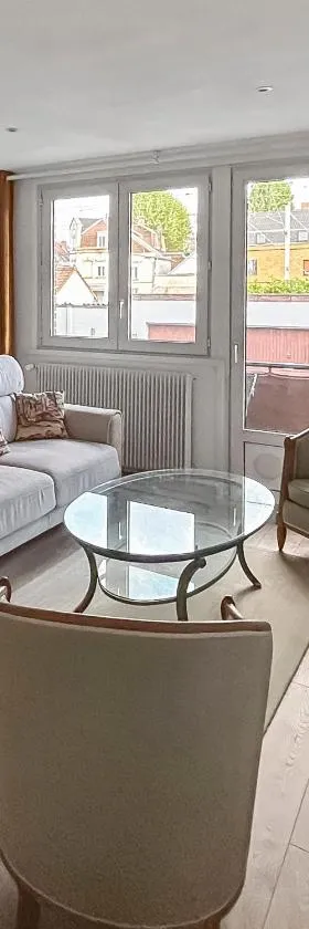 Aux portes de Lille, grand T3 avec balcon et Wi-Fi，位于Loos的酒店