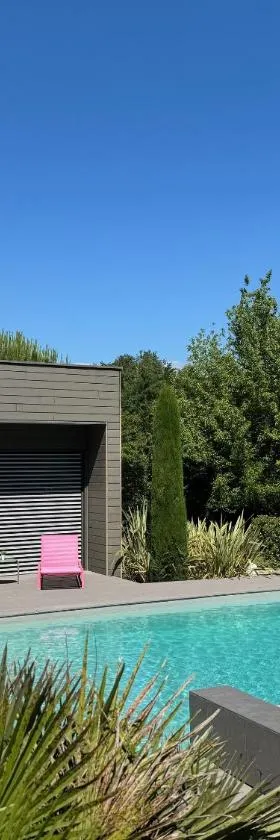 Magnifique Studio dans Villa Contemporaine au Calme avec Piscine & Parking Privé à Beaumont les Valence & Montéléger，位于Beaumont-lès-Valence的酒店
