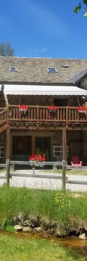Logis hôtels Les Granges de Bigose，位于Rimeize的酒店