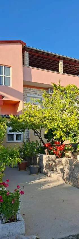 Apartmani Tomić，位于塞利讷的酒店