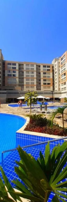 PARK VEREDAS - Apto 415 - Vista para Piscina，位于热河市的酒店