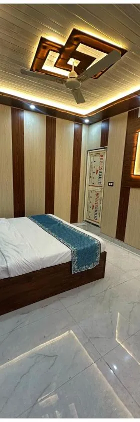 AYODHYA HOTEL R-G PALACE Near Ram janam Bhoomi andn Temple - A Premium Hotel In Ayodhya，位于Ayodhya的酒店