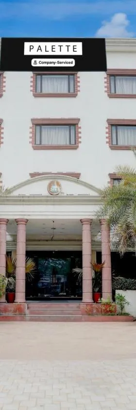 Palette Hotel And Resort Anand Formerly Hotel La Casa Inn，位于阿南德的酒店