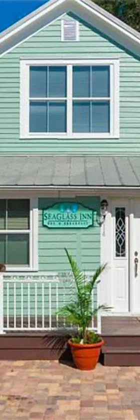 SeaGlass Inn Bed and Breakfast，位于墨尔本比奇的酒店