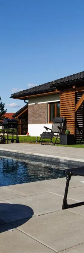 Pool Villa Mukařov，位于Srbín的酒店