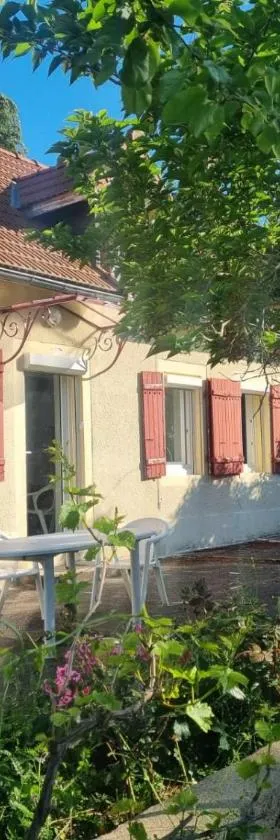 Gîte dans Parc Naturel Proche Forêt & Spa - Parking Inclus，位于Saint-Honoré-les-Bains的酒店