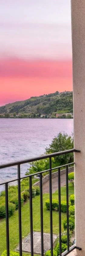 Hôtel Beau Rivage Condrieu，位于孔德里约的酒店