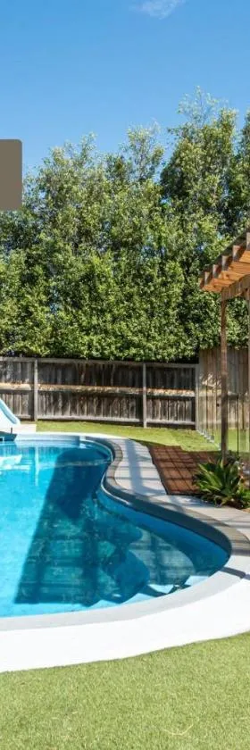 Malibu in Mt Martha with solar heated pool，位于玛莎山的酒店