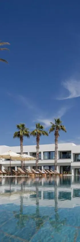 Paphos Hills Resort & Spa by Brown Hotels，位于Paphos的酒店