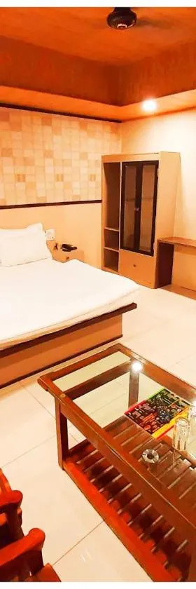 HARIDWAR HOTEL HEAVEN # GUEST - With Free Parking & Wi-fi - Restaurant Facilities Available Near Temple - A Premium Hotel In Haridwar，位于哈里瓦的酒店